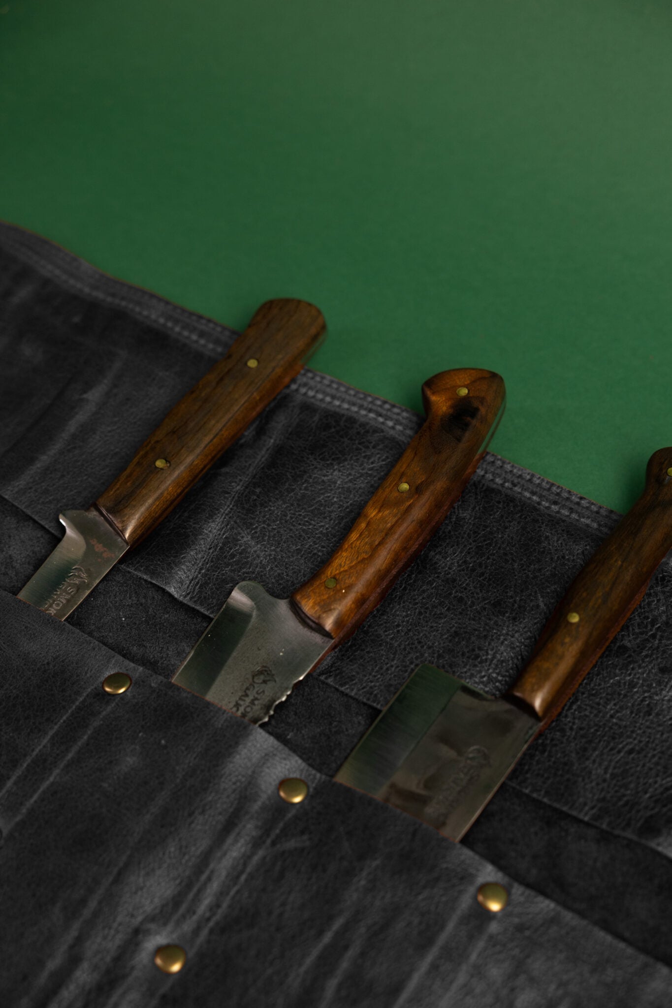 Handmade Leather Knife Roll (6) Handmade Leather Knife Roll (6)